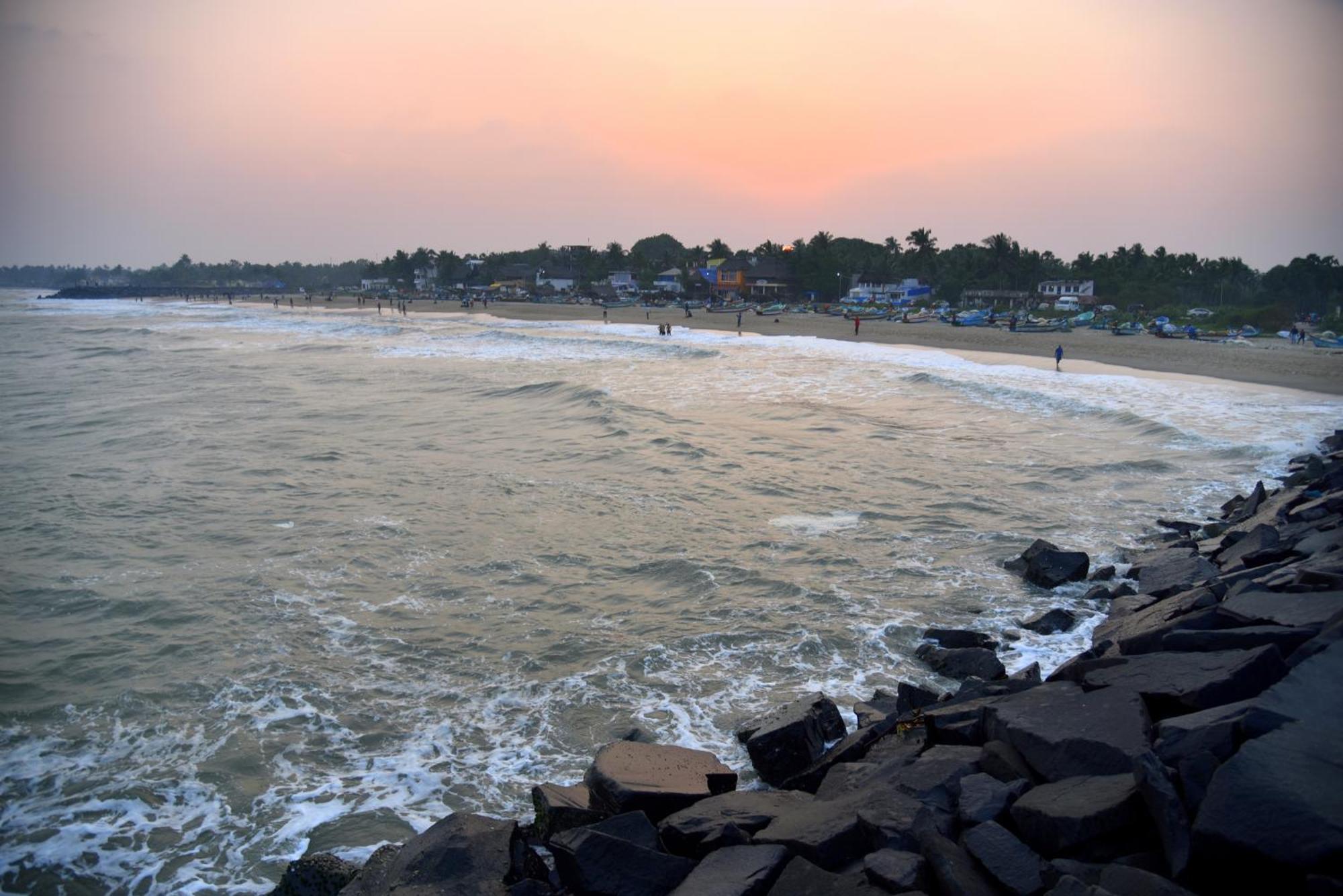Serenity Sands Beach Resort Puducherry Exterior foto